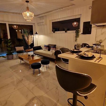 Suite Prestige Logement Neuf Avec Spa Et Ecran De Cinema En Rez De Jardin Colmar Exterior foto