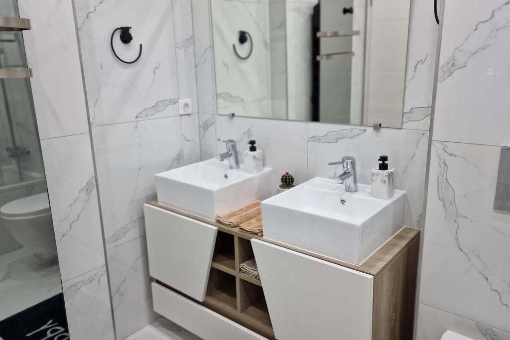 Suite Prestige Logement Neuf Avec Spa Et Ecran De Cinema En Rez De Jardin Colmar Exterior foto